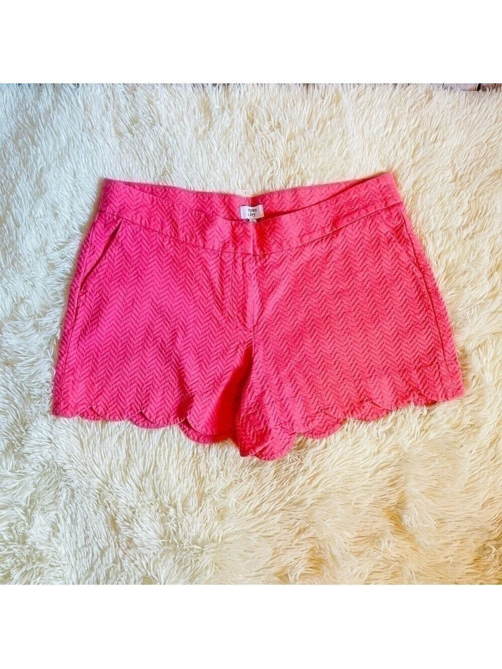 Crown & Ivy EUC Women's Shelby Scalloped Shorts